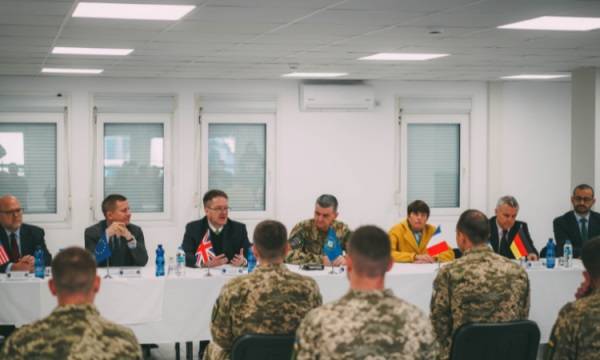 Kosova’da Görevde Bulunan Ukraynalı Askerlerin Ailelerine Kapılar Açılıyor