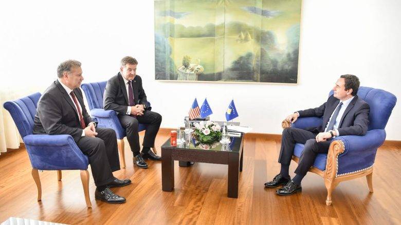 Kurti, Kosova'nın Kuzeyindeki Gerilimleri Önleme Konusundaki Kararlılıkları için Escobar ve Lajcak'a Teşekkür Etti