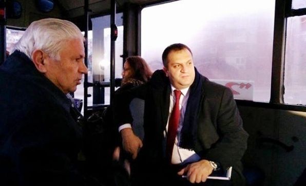 Shpend Ahmeti Bugün Otobüsle İşe Gitti