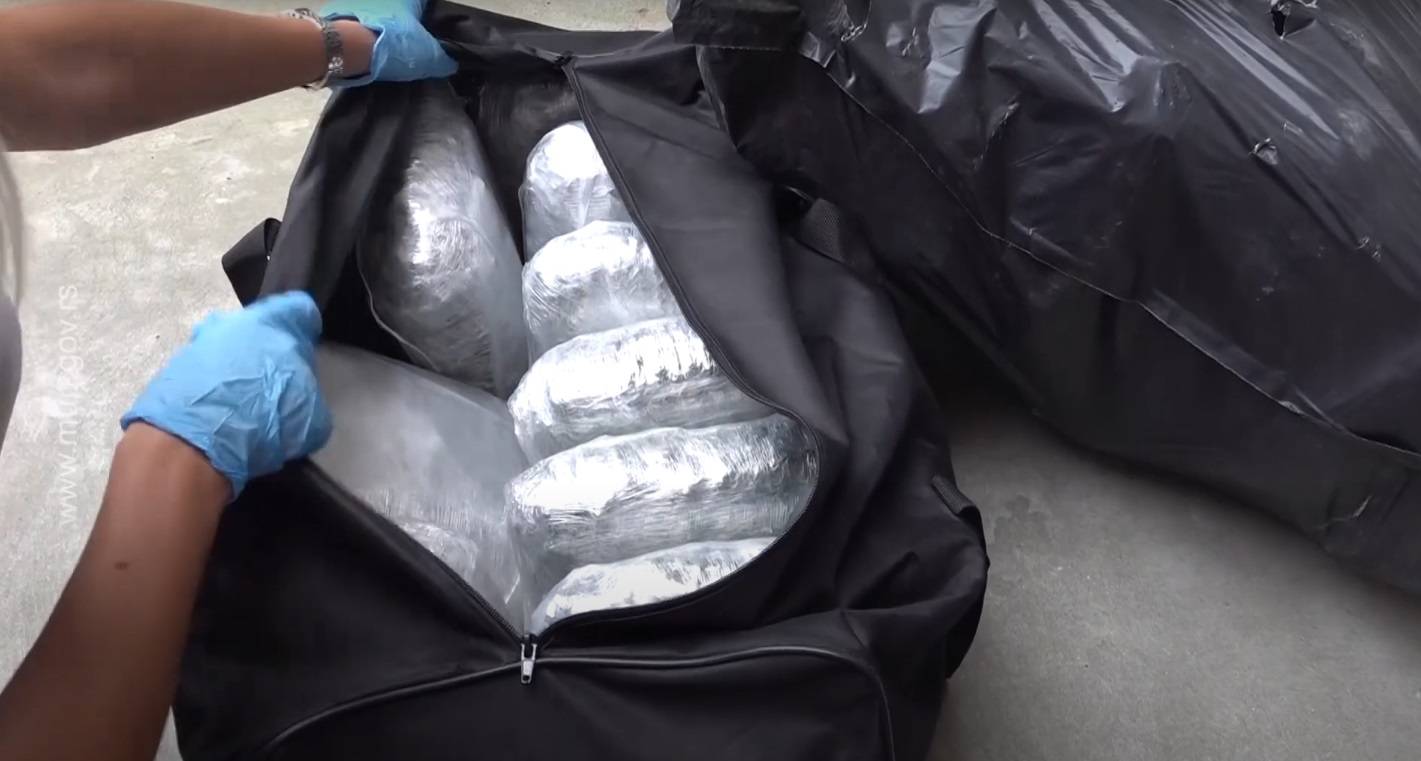 Sırbistan, Kosova’dan Geçen AGİT Plakalı Araçta 50 Kg Uyuşturucu Ele Geçirdi