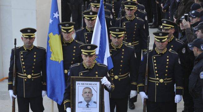 Thaçi, Polis İzet Demaj’ı “Kosova Kahramanı” İlan Etti