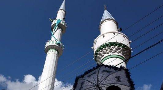 Arabayla Bir Camiye Çarpan Kişi Olay Yerinden Kaçtı