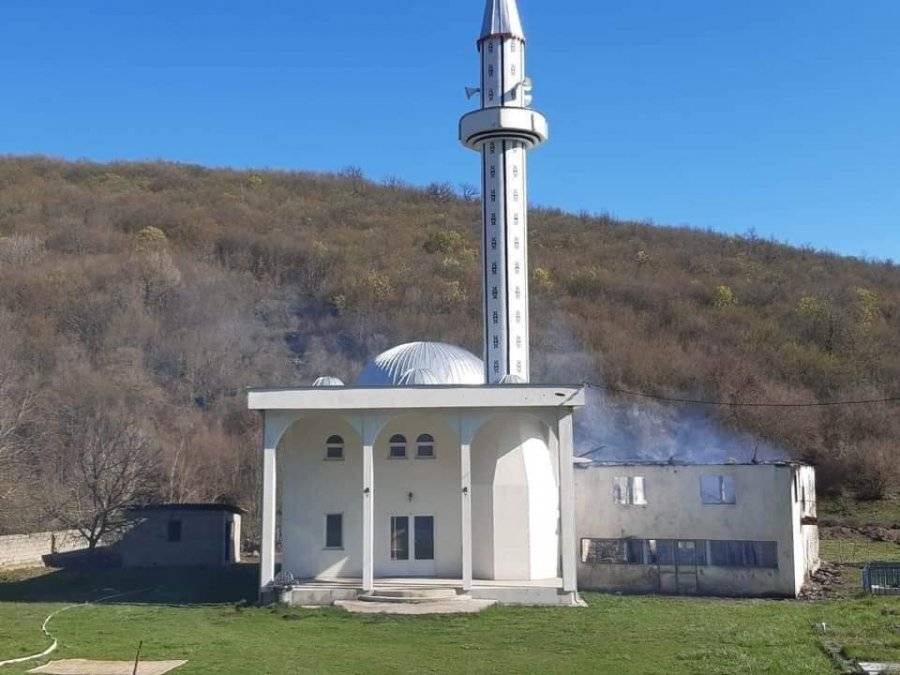 Drenas’ta Bir Köy Camisi Kundaklandı