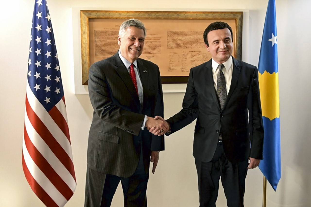 Büyükelçi Kosnett, Başbakan Kurti'yi Tebrik Etti