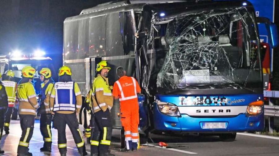 Kosova Yolcu Otobüsü Almanya’da Kaza Yaptı: 2’si Ağır 30 Yaralı