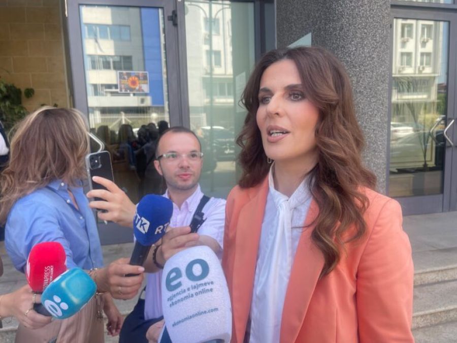 Kosova, Kurti ve Vetëvendosje’nin İnatçılığına Rehin Düştü