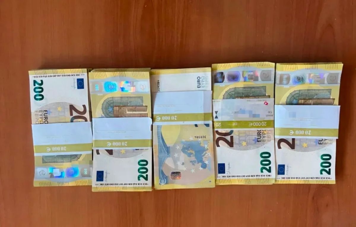 Dheu i Bardhë’da 100 Bin Euro’dan Fazla Beyan Edilmemiş Paraya El Konuldu