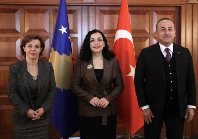 Bakan Çavuşoğlu, Kosova Cumhurbaşkanı Osmani ile Görüştü