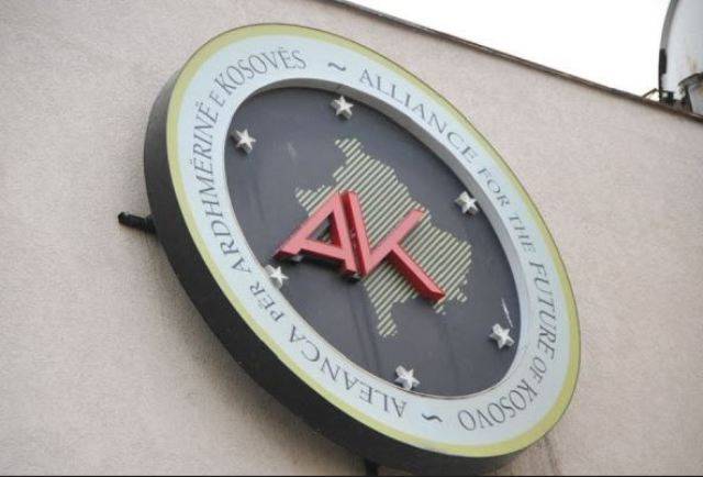 AAK, Yasayla Sorunu Olan 3 Milletvekili Adayını Değiştirdi