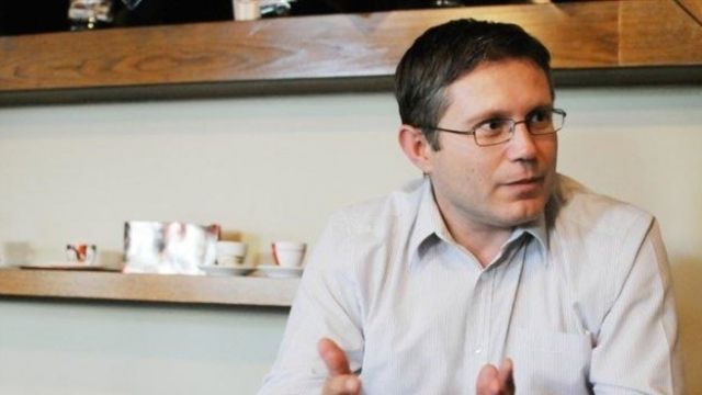 AAK: Mustafa, Thaçi'ye Boyun Eğdi