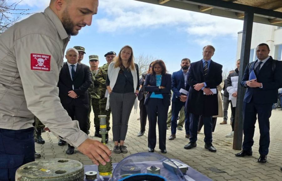 Prattipati Mitrovica’yı Ziyaret Etti, Mayın Temizliği Konusunu Görüştü
