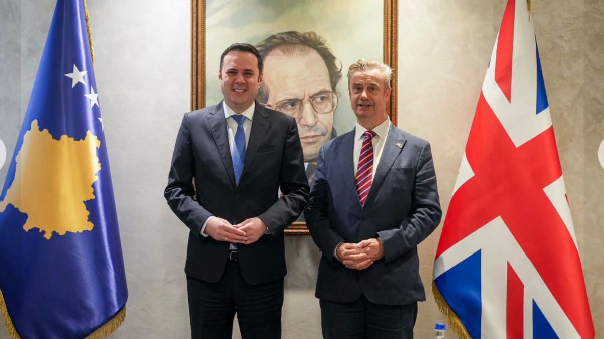 Abdixhiku, Büyükelçi Hargreaves ile Görüştü