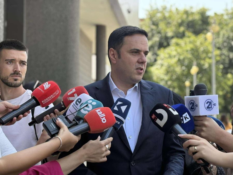 Vetëvendosje’nin Çoğunluğu Yok, Uzlaşıyı Reddediyor