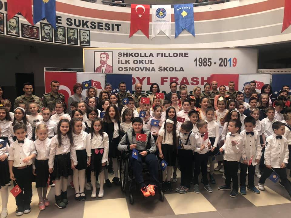 Mehmetçik’ten Abdyl Frasheri Okuluna 33 Projeksiyon Cihazı