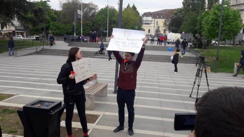Sadece İki Genç Avrupa Günü Kutlamasını Protesto Etti