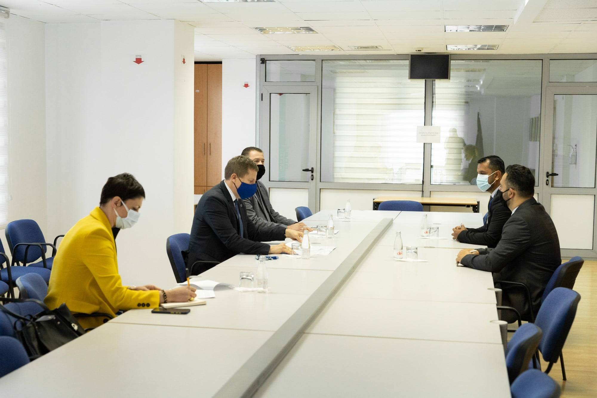 AB Kosova Ofisi Şefinden Roman Topluluğuna Kutlama