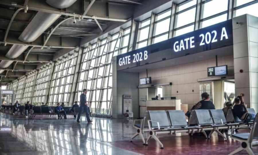 Sahte Belgeler Şüphesiyle Priştine Havalimanı’nda Dört Kişi Tutuklandı