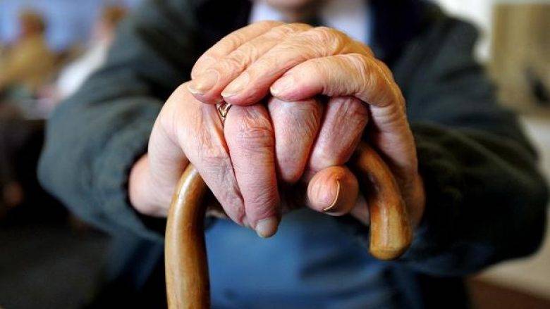 Muhalefet,  Emeklilere Ek Ödemelerin Azaltılmasına Karşı