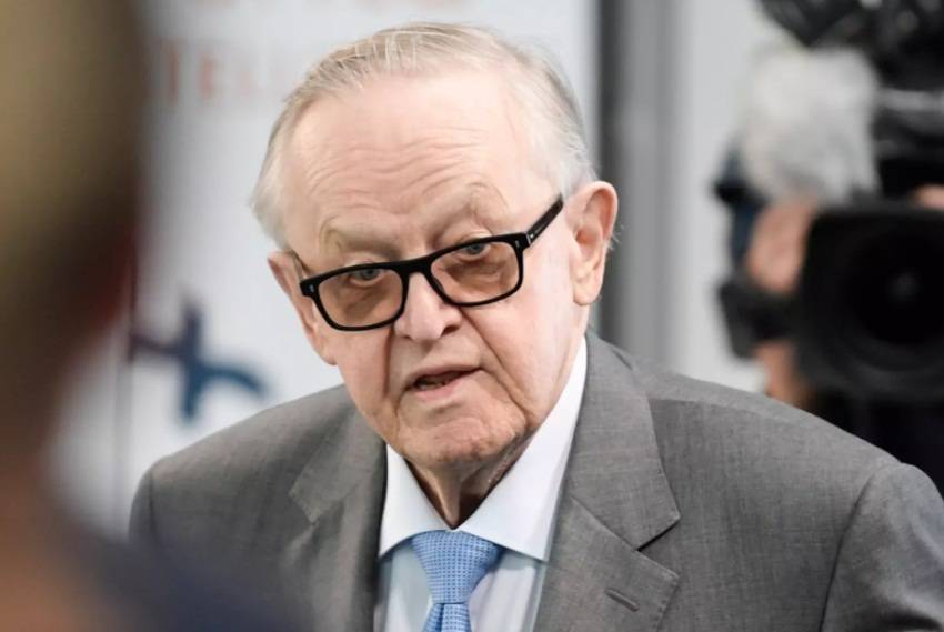 Alzheimer Teşhisi Konulan Ahtisaari, Tüm Görevlerinden İstifa Etti