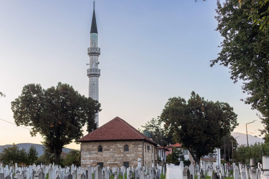 Bugün, 435 yıl önce, Vitez'de Ahmed Ağa'nın Camii inşa edildi