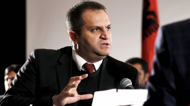 Ahmeti, Siyasetçilerin Maaşlarının Düşürülmesini İstiyor