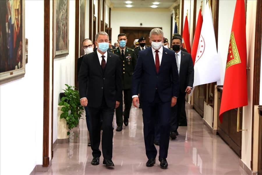 Quni, Türk Mevkidaşı Akar ile Görüştü