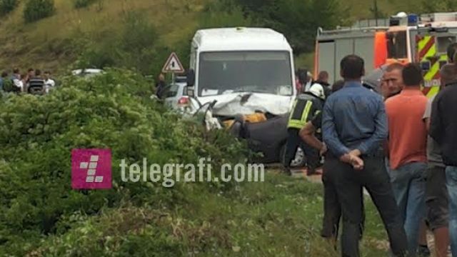 Mitroviça-İpek Yolunda Kaza: 2 Ölü 1 Yaralı