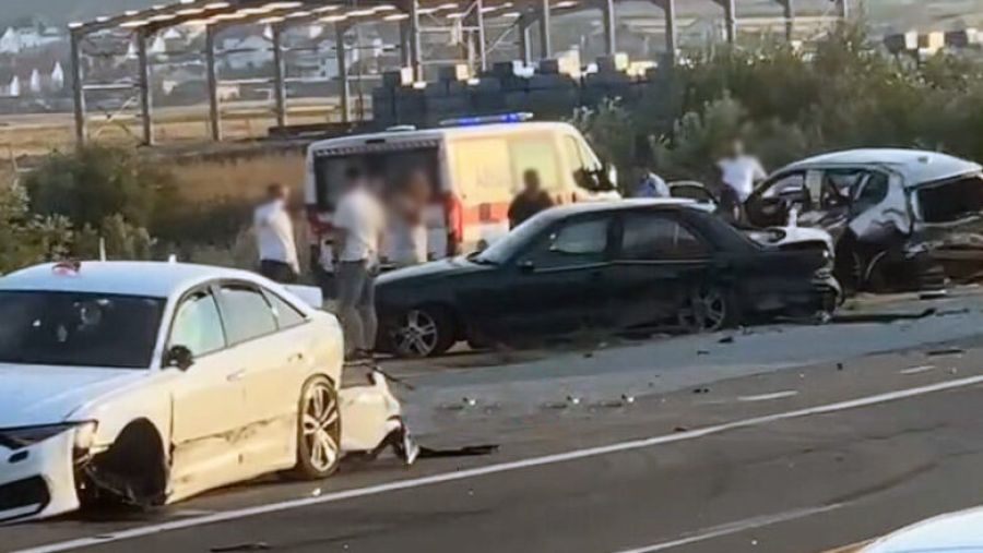 Komoran’da Zincirleme Trafik Kazası: 1 Ölü, 10 Yaralı