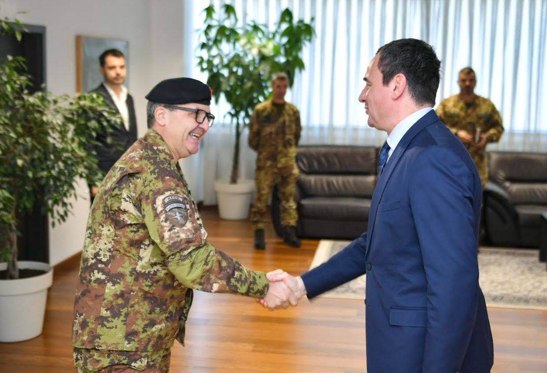 Kurti, KFOR’un Yeni Komutanı ile Görüştü