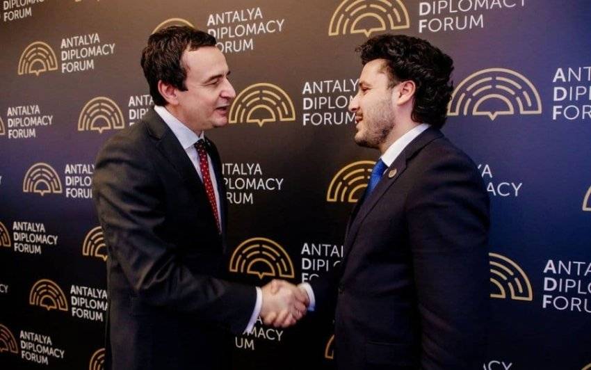 Osmani ve Kurti, Karadağ’ın Yeni Başbakanı Abazoviç’i Kutladılar