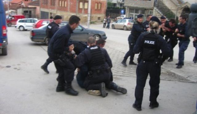 Polis Kurti'yi Tutuklayamadı, 7 Kişiyi Gözaltına Aldı