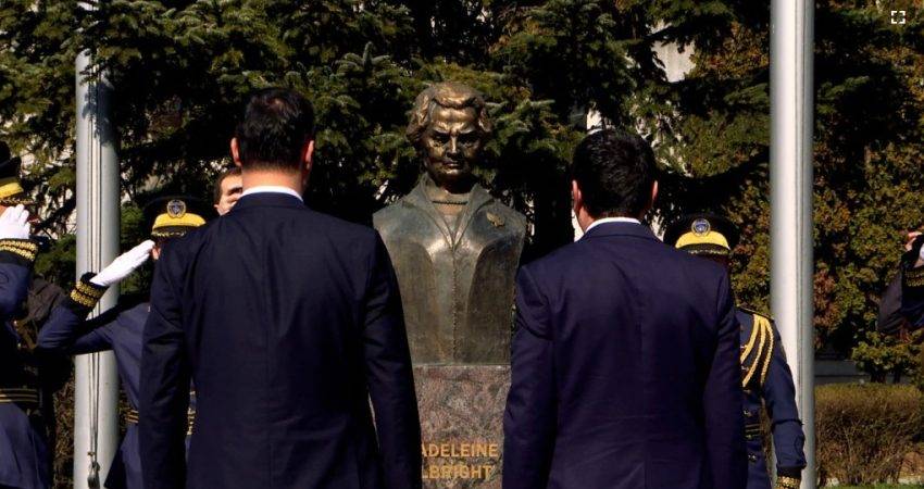 Kosova’da Albright İçin Yas Günü