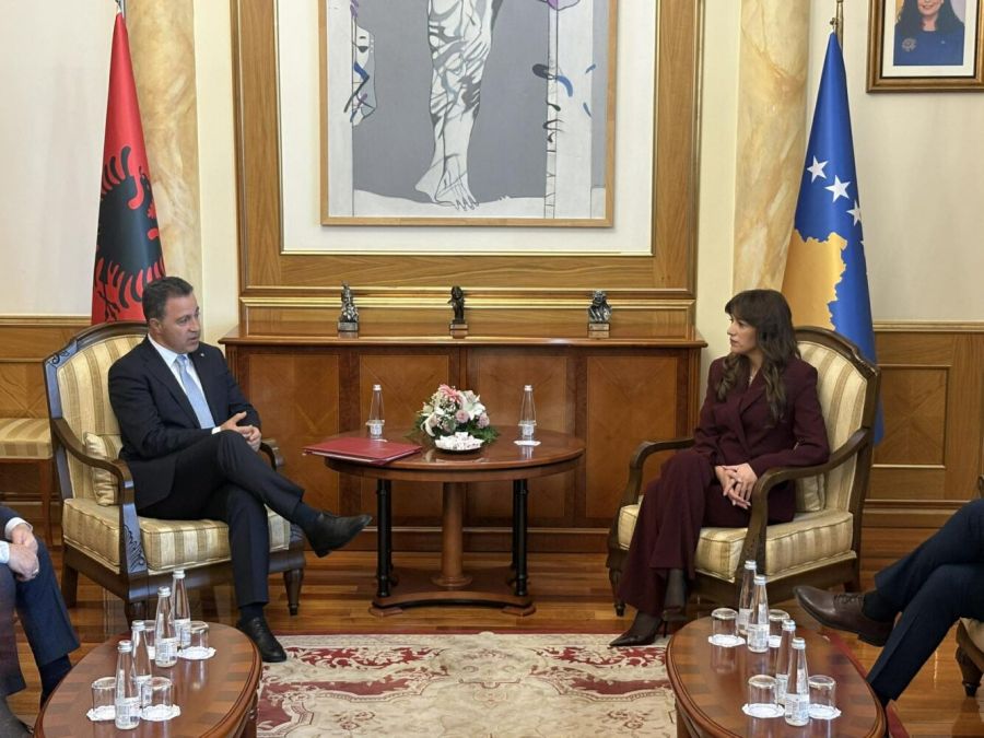Haxhiu, Arnavutluk Mevkidaşını Peleshi’yi Kabul Etti
