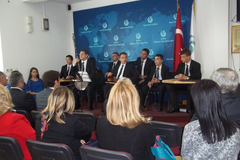 Aluş Nuş'tan Priştine Müzikseverlere Müzik Ziyafeti