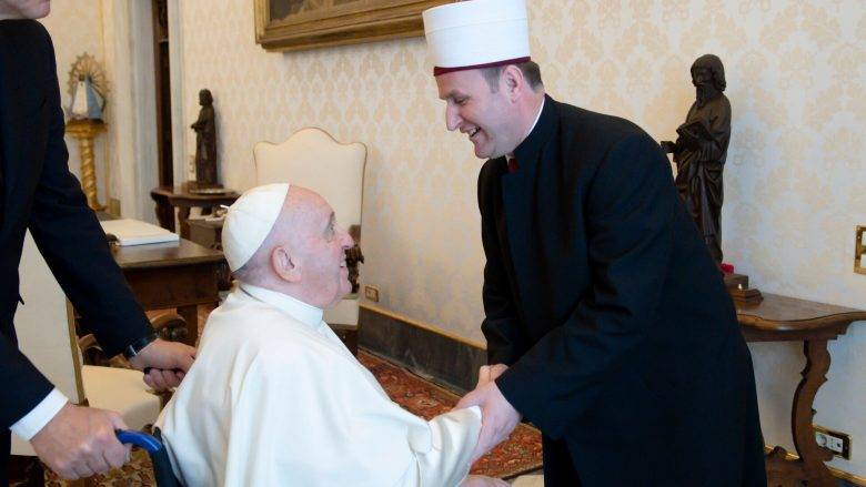 Arnavutluk Başmüftüsü, Papa’dan Vatikan’ın Kosova’nın Bağımsızlığı İçin Desteğini İstedi