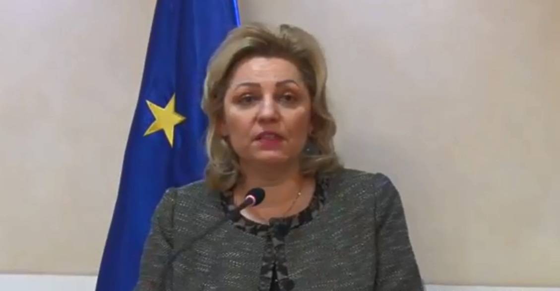 Apostolova, Eğitimde Grevden Tedirgin