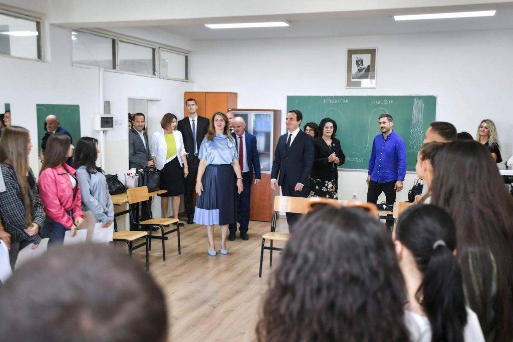 Bakan Nagavci, 11 Belediyede Derslerin Yapıldığını Belirtiyor