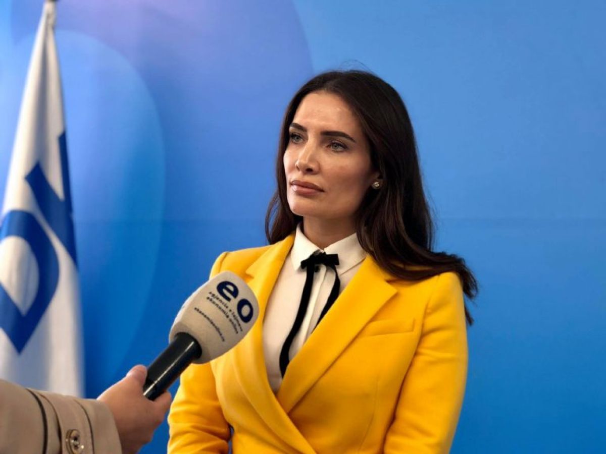 Avni Dehari, Albin Kurti’nin Sadece Kuklası