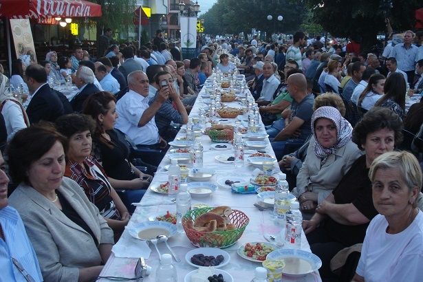 Arınç: Kosova'nın Arkasında Türkiye Var