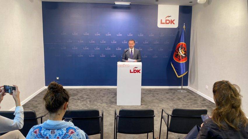 LDK, Hükümeti Sağlığı Yönetememekle Suçladı