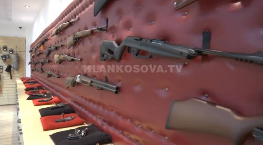 Kosovalı Silahlı Siyasiler!
