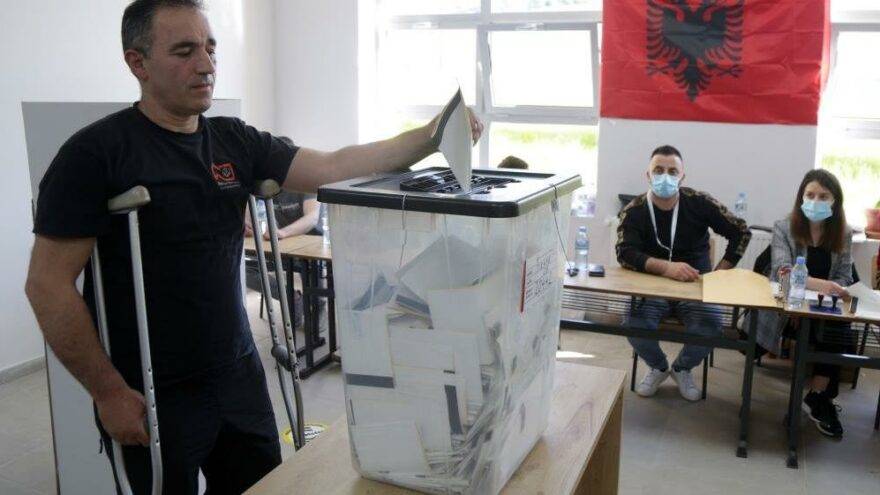Arnavutluk’ta Sosyalist Parti seçimi önde götürüyor