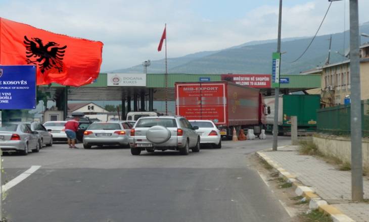 Arnavutluk, Kosova ile Sınırı Kapattı