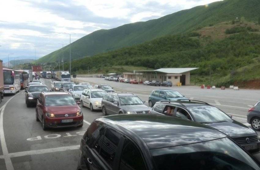 Bugün de Kosovalılar Arnavutluk’a Akın Etti