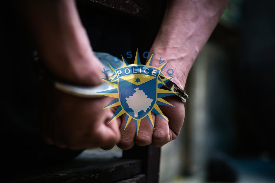 Kosova Meclisi Önünde Bir Kişi Gözaltına Alındı