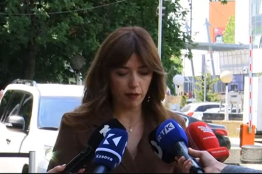 Albulena Haxhiu'dan Muhalefete Tepki
