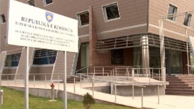 Rexhep Qosja'nın Teklifi Üzere Tito ve Hasani'je Akademik Unvanı Verildi