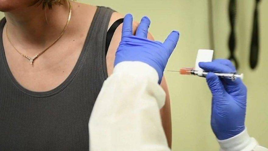İlk corona virüsü aşısı yapıldı