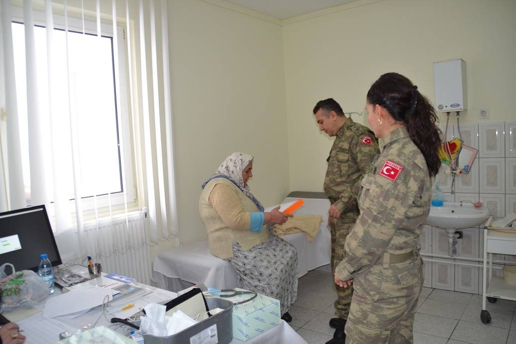 Türk Askerinden Reçane'de Sağlık Taraması