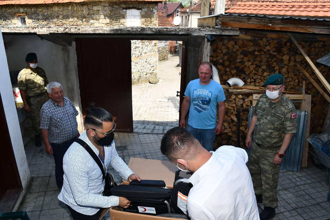 Türk Askeri Enegellileri ve Bayram İçin Çocukları Sevindirdi
